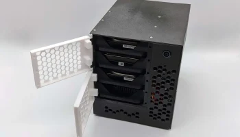Сетевое хранилище - NAS с 4 отсеками / 3,5 дюйма / ITX 2