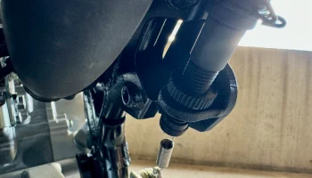 Удаление подножки пассажира XR150L 3