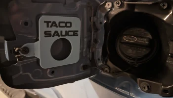 Держатель бензобака Toyota Tacoma "Taco Sauce"............