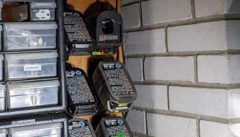 Держатель батареи Ryobi 3