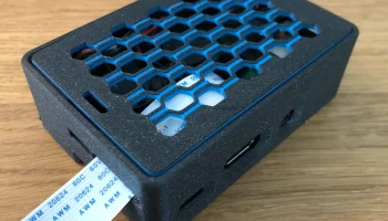 Чехол Raspberry Pi 3/4 B+ с гнездом для кабеля камеры Чехол Raspberry Pi 3/4 B+ с гнездом для кабеля камеры