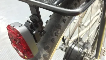 Крепления Planet Bike и CygloLite для багажника Schwinn....