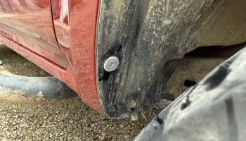 Зажим на крыло для Toyota Tacoma 1995 года выпуска.......... 1