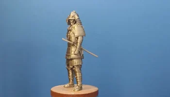 Статуя воина-самурая - детальная фигурка доспехов...... 2