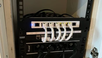 Unifi USW-Ultra для монтажа в 10-дюймовую стойку......