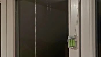 Универсальный держатель для оконных украшений с подсветко...