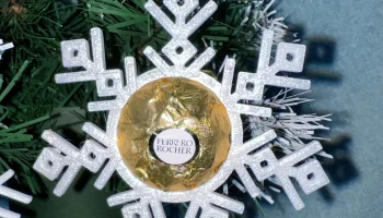 5 елочных украшений с шоколадом Ferrero Rocher 4