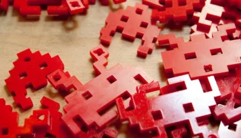 Параметрические 8-битные украшения космических захватчико... 1
