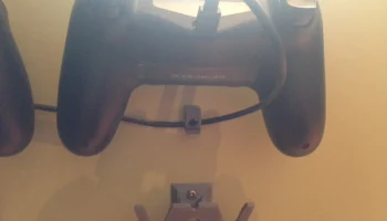 Держатель для настенного крепления контроллера PS4 DualShock