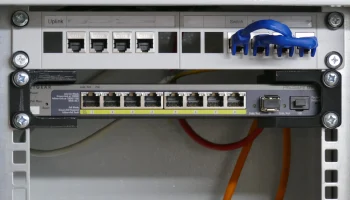 Кронштейны для стойки 10 дюймов (1 U) для коммутатора Netgea 4