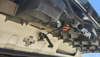 Зажим для троса рычага открывания капота Toyota............ 3