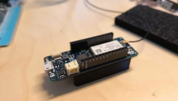 Простая подставка серии Arduino MKR