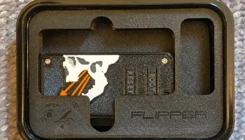 Чехол для Wi-Fi-модуля Flipper Zero с резьбовыми вставкам.. 1