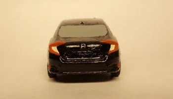 Седан Honda Civic 2017 года - модель Hotwheels............ 2