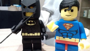 300% фигурка Супермена, похожая на LEGO...