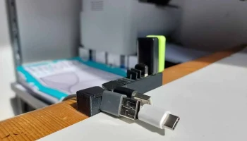 Настольный органайзер из нескольких материалов (3 USB-нак..