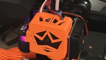 (не печатать)Держатель вентилятора Ender 3 Neo с дизайном...
