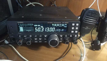 Держатель микрофона yaesu ft450 на передней стороне......