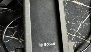 Настенное крепление для зарядного устройства Bosch для эл...