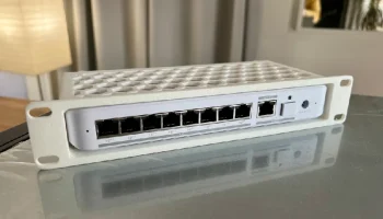 USW-Flex-2.5G-8-PoE для монтажа в 10-дюймовую стойку 1