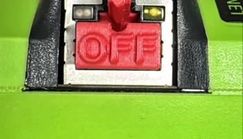 Пылезащитная крышка RJ 45 с надписью "OFF"...... 1
