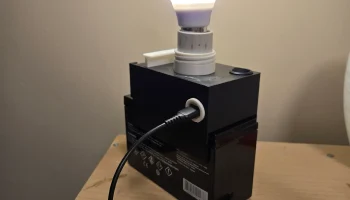 Портативный фонарь и зарядная станция USB, работающая от ..