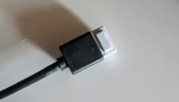 Пылезащитная крышка с разъемом кабеля USB 3.0 Micro-B...... 2