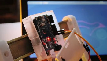 Корпус Arduino Uno, отлитый напрямую из эпоксидной смолы ...