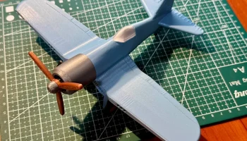 Игрушечный самолет F4U Корсар