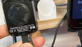 Подставка для зарядки велокомпьютера Wahoo или Garmin 3