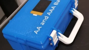 Горизонтальный батарейный отсек для батарей типа АА и ААА.. 1