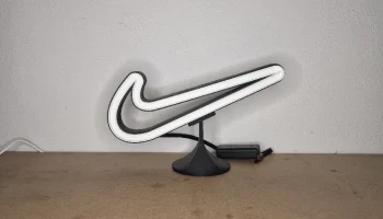 Светодиодная лампа Nike Swoosh - настольное или настенное... 1