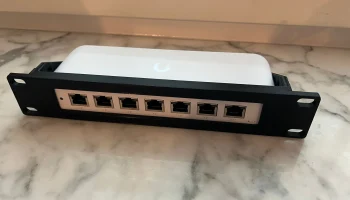 Unifi USW-Ultra для монтажа в 10-дюймовую стойку...... 3