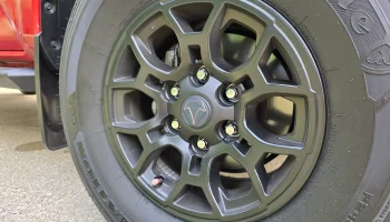 Центральные колпаки Toyota Tacoma T-Force 1