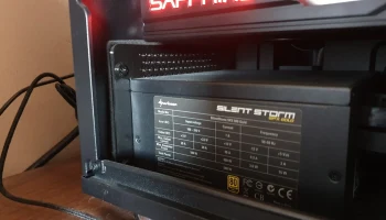 Отверстие для адаптера блока питания SFX-ATX/сетка Honeyc... 1