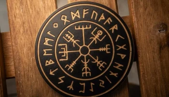 Подставка для рун Vegvisir Viking с держателем (без опор,... Подставка для рун Vegvisir Viking с держателем (без опор,...
