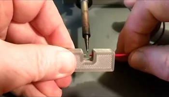 Приспособление для сращивания нитей...