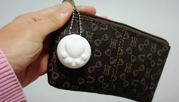 Брелок со следами кошачьих лап 3