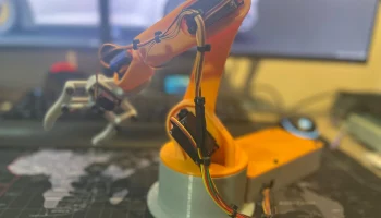 Brazo Robotico KUKA Arduino 4