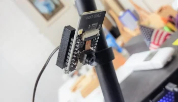 Зажим ESP32 CAM на креплении