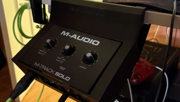 M-Audio M-track Solo наклонное настольное крепление...... 2
