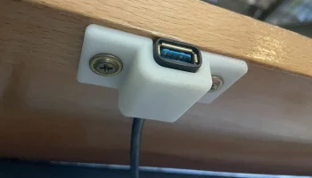 Крепление USB-порта под столом