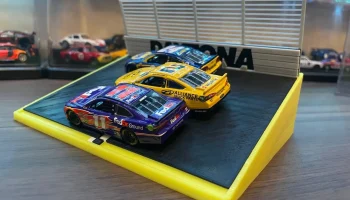 Тройной овальный дисплей Nascar Daytona 1/64 2