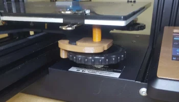 Зажимы для выравнивающих колес Ender 3.........
