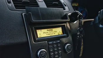 Кастомное крепление для телефона Volvo V50 S40 C30 C70...... 2