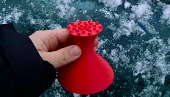 Скребок для льда на окне 1