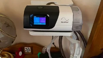 Настенный кронштейн для аппарата Airsense 11 CPAP.........