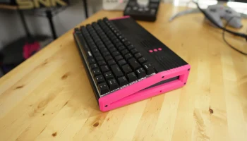 Корпус компьютера с клавиатурой MiSTer FPGA...... 2