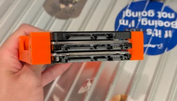 Тройной адаптер SSD/HDD с 2,5 на 3,5 дюйма...... 1
