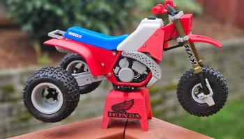 RC Pitstand с логотипом Honda для Trifekta RC 1